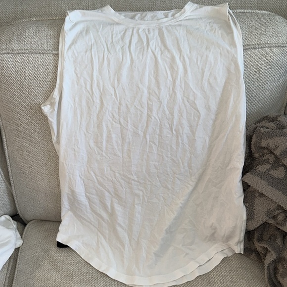 Lululemon. Size 6. Muscle tank. Great condition - Picture 3 of 4